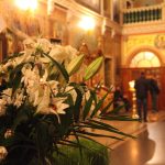 храм собор свеча цветы